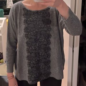 Cashmere sweater w lace detail